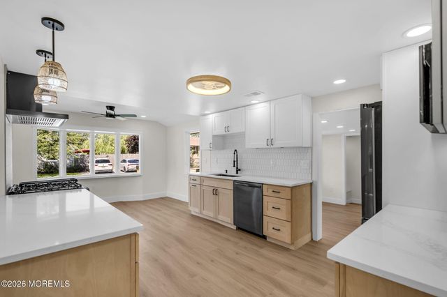 16 Larboard Street, Beachwood, NJ 08722