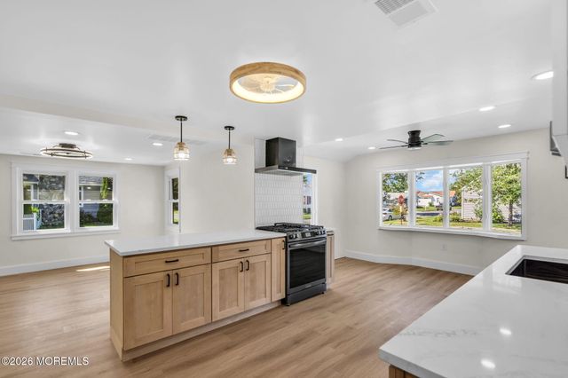 16 Larboard Street, Beachwood, NJ 08722