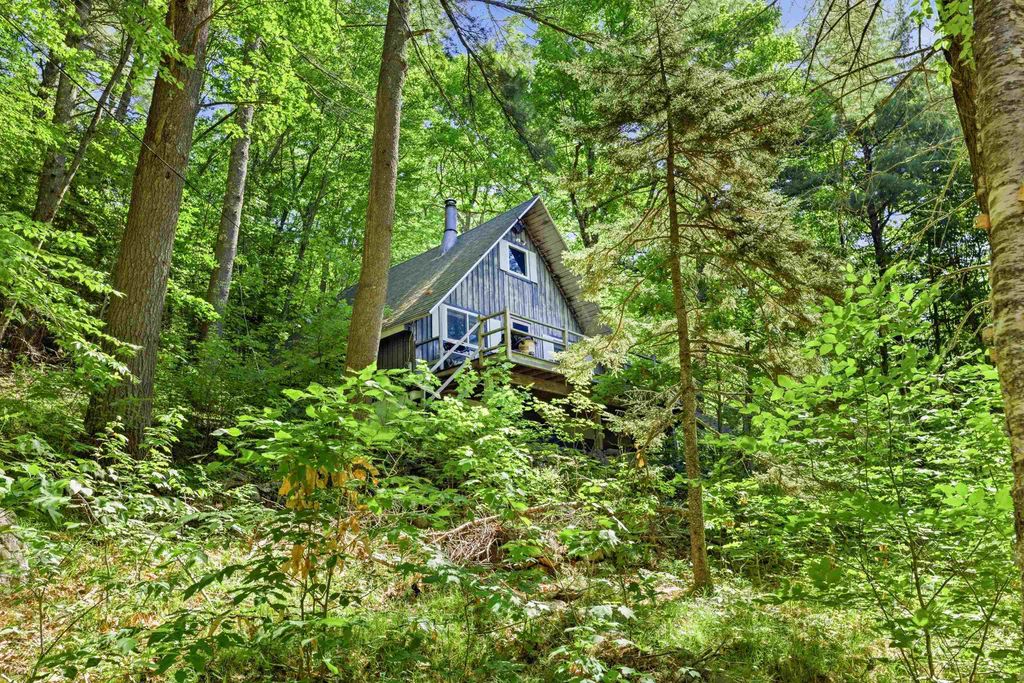Image 2 of property listing at 158 Temple Road, Sharon, NH 03458