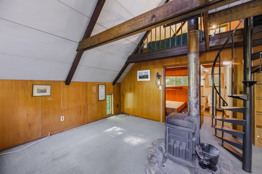 Image 11 of property listing at 158 Temple Road, Sharon, NH 03458