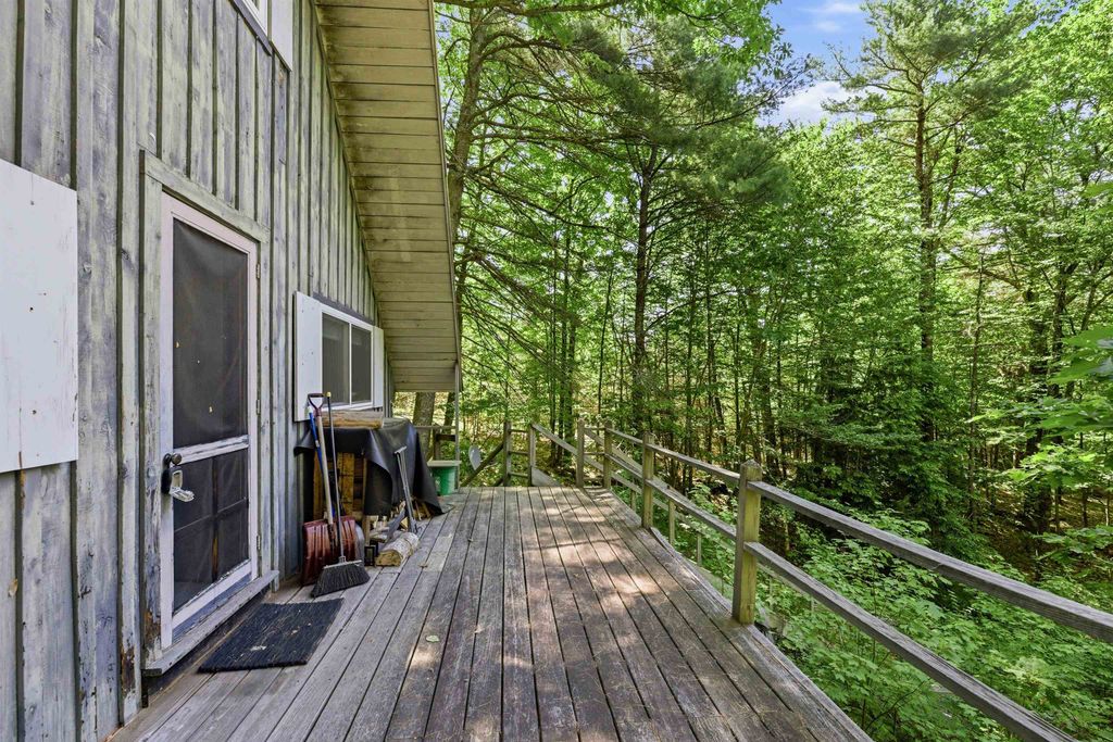 Image 5 of property listing at 158 Temple Road, Sharon, NH 03458