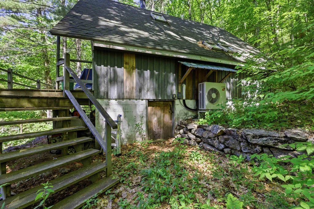 Image 7 of property listing at 158 Temple Road, Sharon, NH 03458