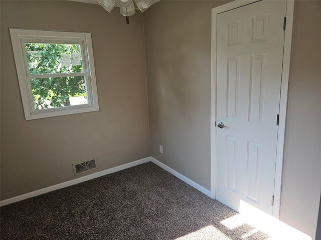 109 E Willman, Hiawatha, IA 52233