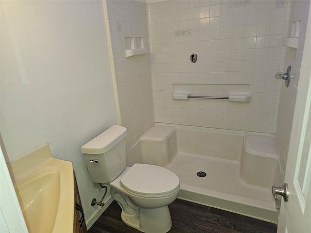 109 E Willman, Hiawatha, IA 52233