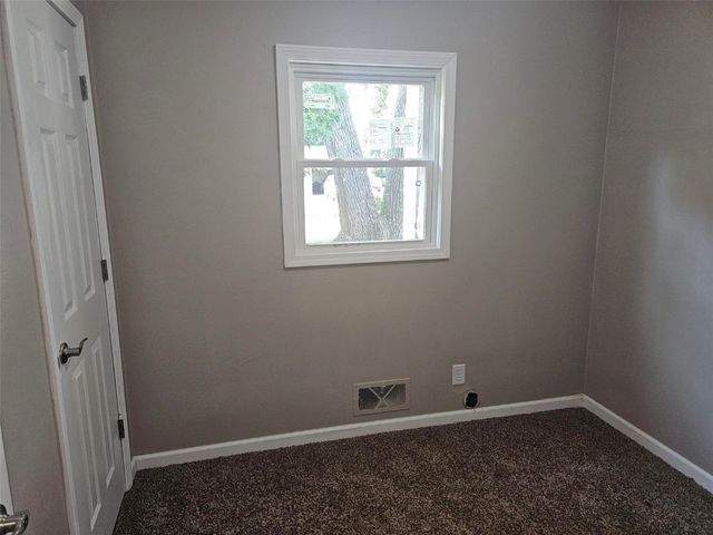 109 E Willman, Hiawatha, IA 52233