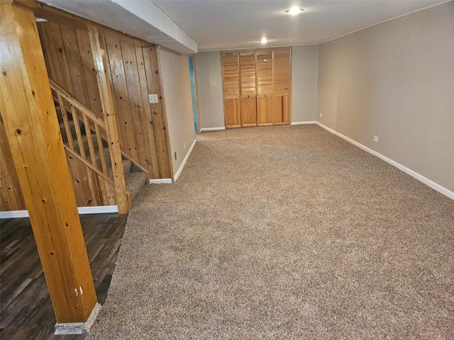 109 E Willman, Hiawatha, IA 52233