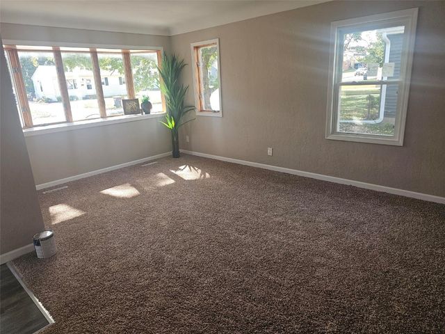 109 E Willman, Hiawatha, IA 52233