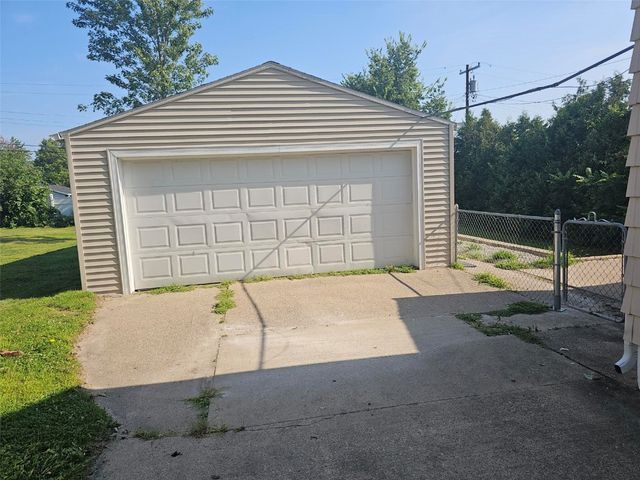 109 E Willman, Hiawatha, IA 52233