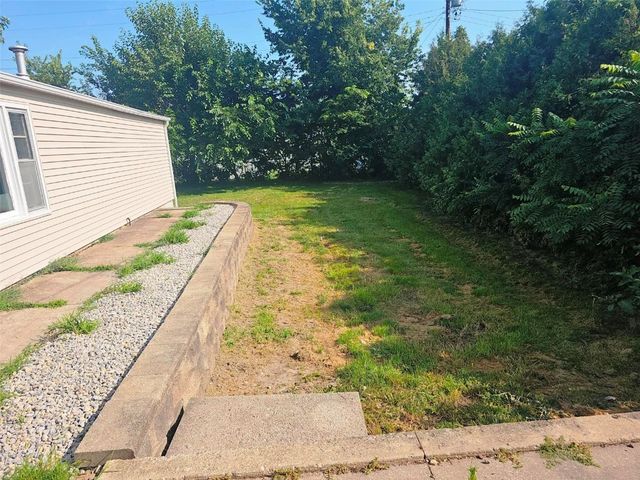 109 E Willman, Hiawatha, IA 52233