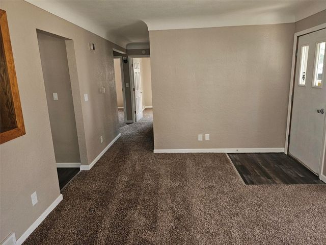 109 E Willman, Hiawatha, IA 52233