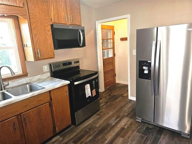 109 E Willman, Hiawatha, IA 52233