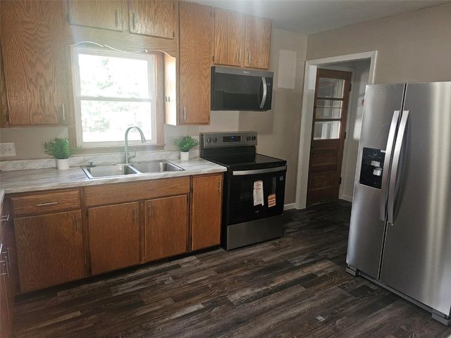 109 E Willman, Hiawatha, IA 52233