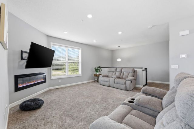 7077 Rice Creek Place NE, Fridley, MN 55432