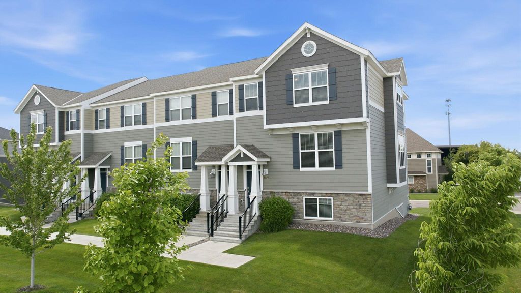 7077 Rice Creek Place NE, Fridley, MN 55432