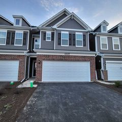2227 Horseshoe Circle 2227, Naperville, IL 60564