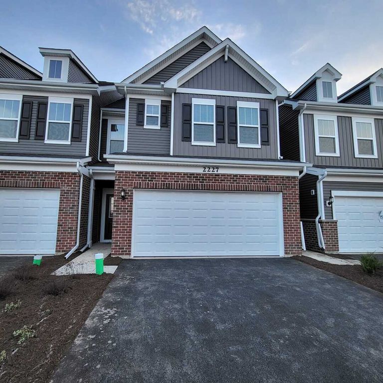 2227 Horseshoe Circle 2227, Naperville, IL 60564