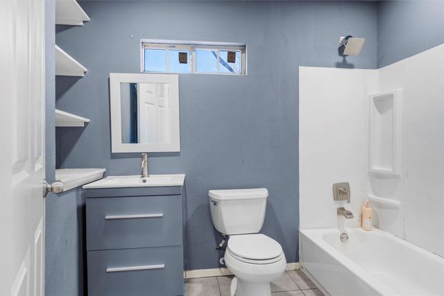 2522 W Clarendon Drive, Dallas, TX 75211