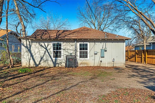 2522 W Clarendon Drive, Dallas, TX 75211