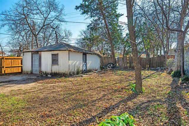 2522 W Clarendon Drive, Dallas, TX 75211