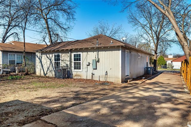 2522 W Clarendon Drive, Dallas, TX 75211