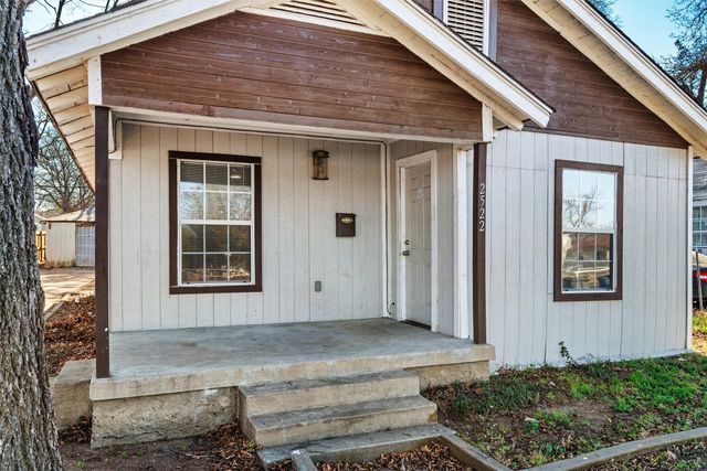 2522 W Clarendon Drive, Dallas, TX 75211