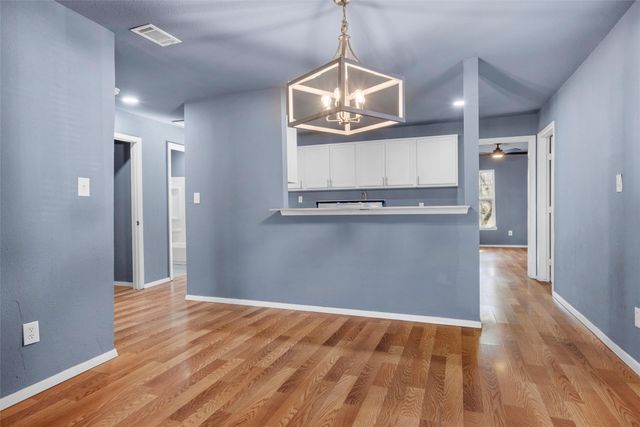 2522 W Clarendon Drive, Dallas, TX 75211