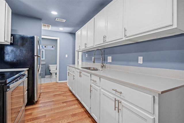 2522 W Clarendon Drive, Dallas, TX 75211