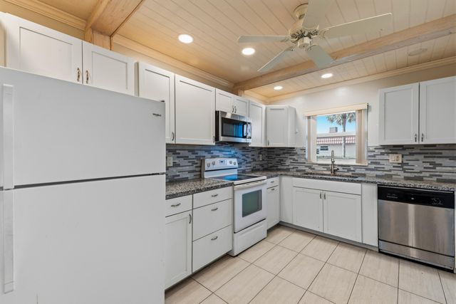 5725 Fernley Drive E 66, West Palm Beach, FL 33415