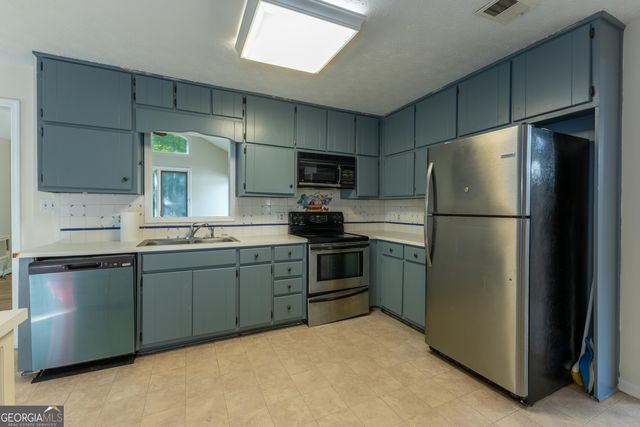 140 Windsor Drive, Fayetteville, GA 30215