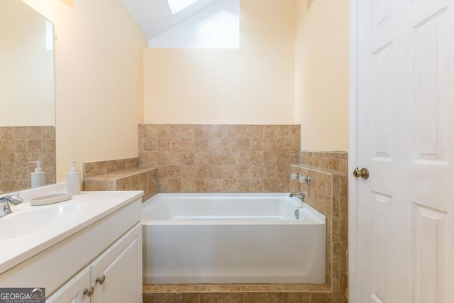 140 Windsor Drive, Fayetteville, GA 30215