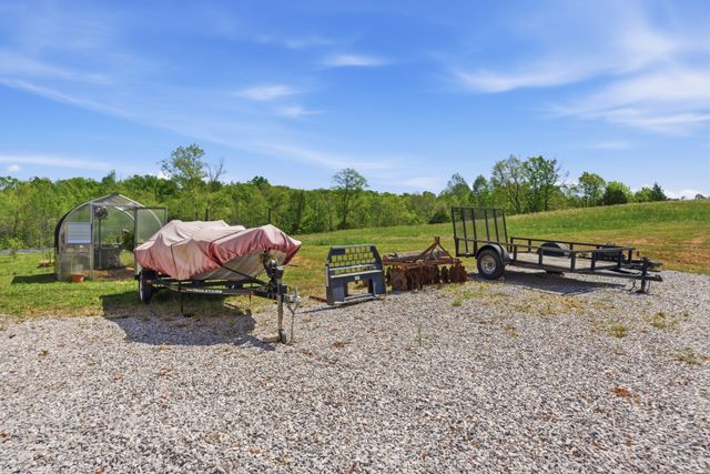 1550 Little Bartons Creek Rd, Cumberland Furnace, TN 37051