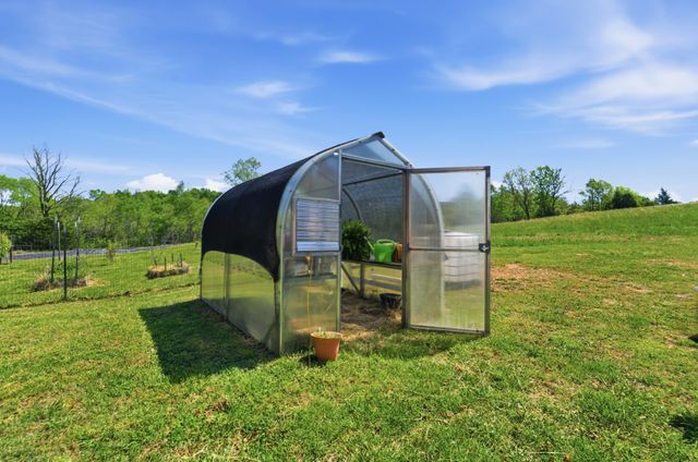 1550 Little Bartons Creek Rd, Cumberland Furnace, TN 37051