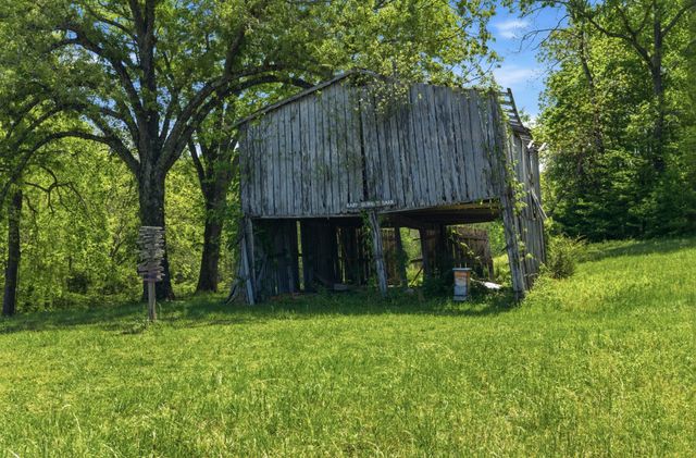 1550 Little Bartons Creek Rd, Cumberland Furnace, TN 37051