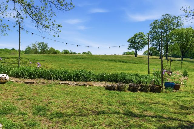 1550 Little Bartons Creek Rd, Cumberland Furnace, TN 37051