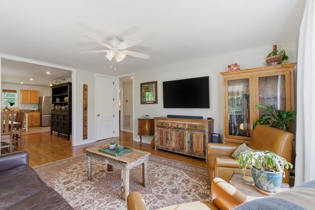 1550 Little Bartons Creek Rd, Cumberland Furnace, TN 37051