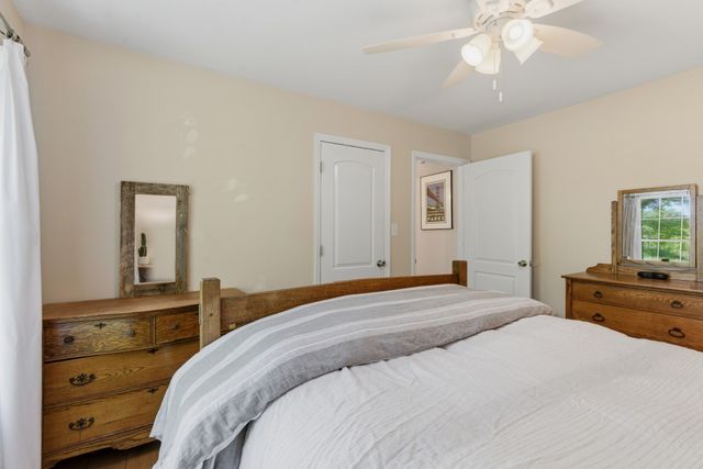 1550 Little Bartons Creek Rd, Cumberland Furnace, TN 37051