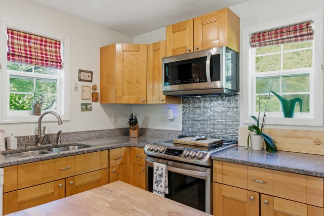 1550 Little Bartons Creek Rd, Cumberland Furnace, TN 37051