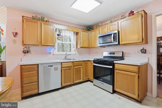 937 HIGHPOINTE CIR, Langhorne, PA 19047