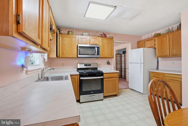 937 HIGHPOINTE CIR, Langhorne, PA 19047