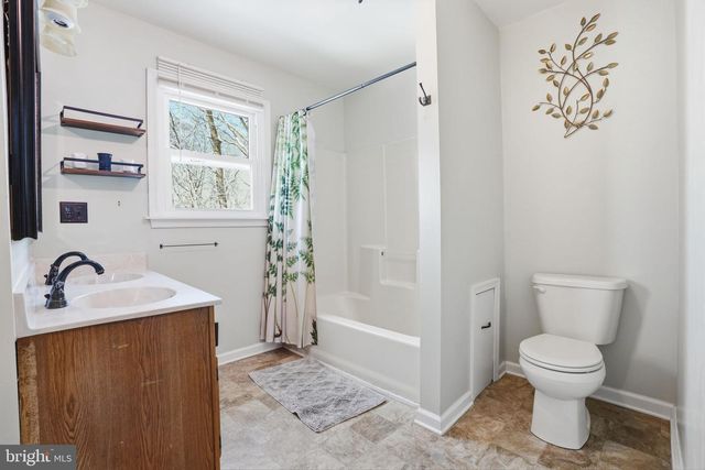 937 HIGHPOINTE CIR, Langhorne, PA 19047