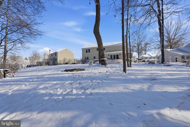 937 HIGHPOINTE CIR, Langhorne, PA 19047