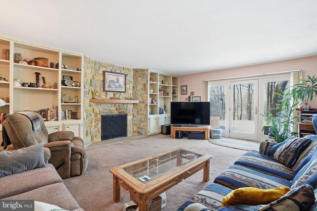 937 HIGHPOINTE CIR, Langhorne, PA 19047