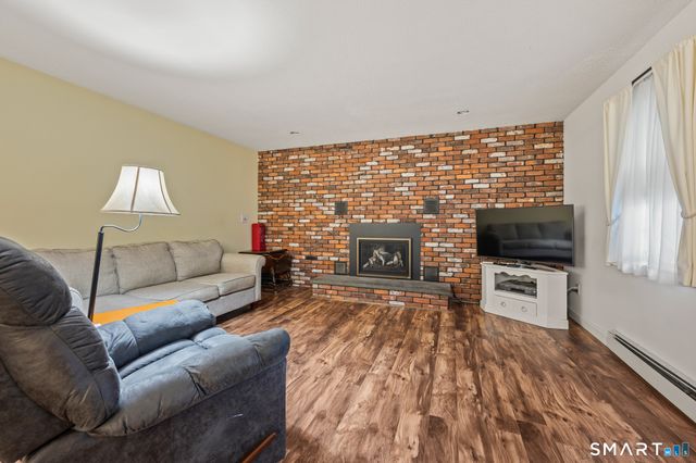 10 Wagon Wheel Drive, Prospect, CT 06712