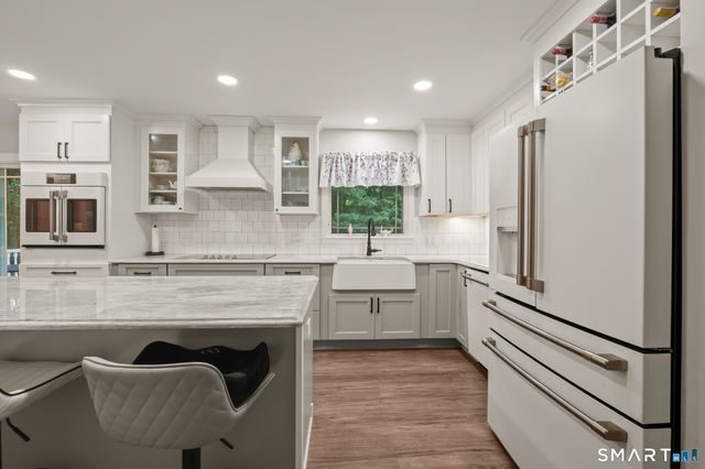 10 Wagon Wheel Drive, Prospect, CT 06712