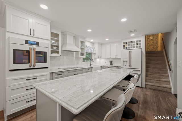 10 Wagon Wheel Drive, Prospect, CT 06712