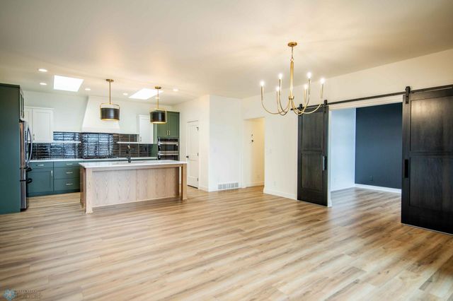 5152 Mira Way W, West Fargo, ND 58078