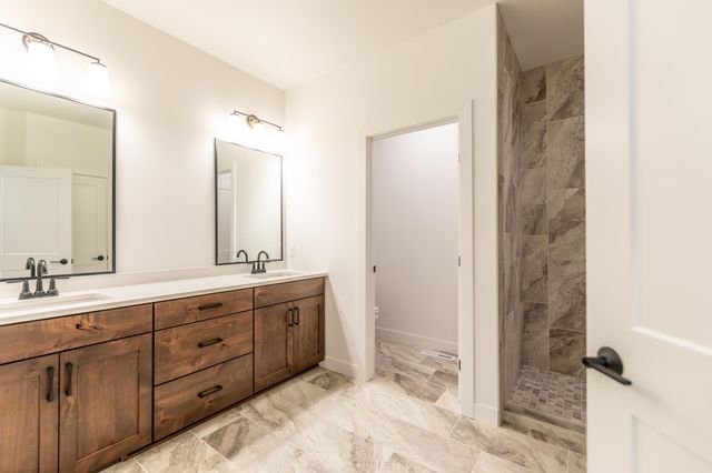 5152 Mira Way W, West Fargo, ND 58078