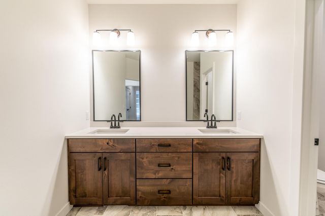 5152 Mira Way W, West Fargo, ND 58078