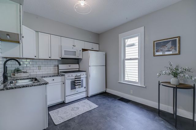 2954 Queen Avenue N, Minneapolis, MN 55411