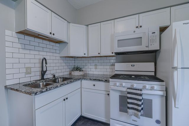 2954 Queen Avenue N, Minneapolis, MN 55411